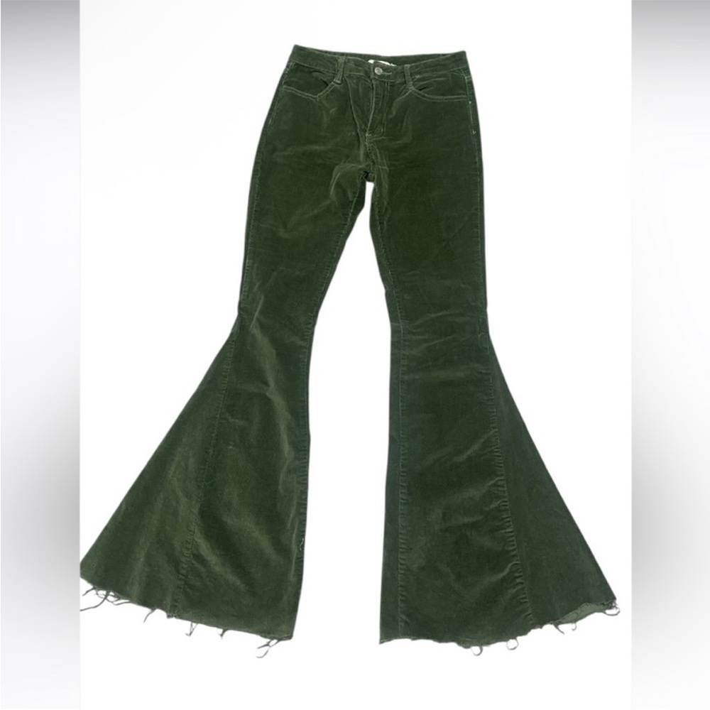 Saints & Hearts Mid-Rise Olive Green Corduroy Flared Jeans for Women
- SOLD - Picture 3 of 8